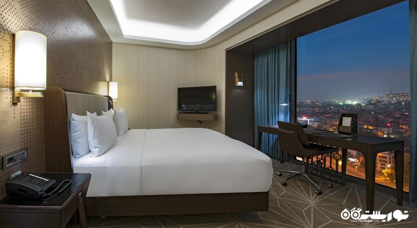 نمای تخت بزرگ اتاق دلوکس